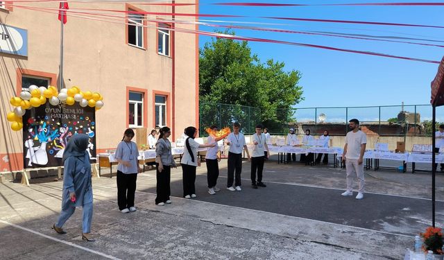 YALIKÖY İMAM HATİP ORTAOKULU’NDA DENEY VE OYUN ŞENLİĞİ COŞKUSU