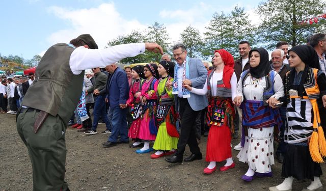 Başkan Genç Şenlikte Müjdeyi Verdi