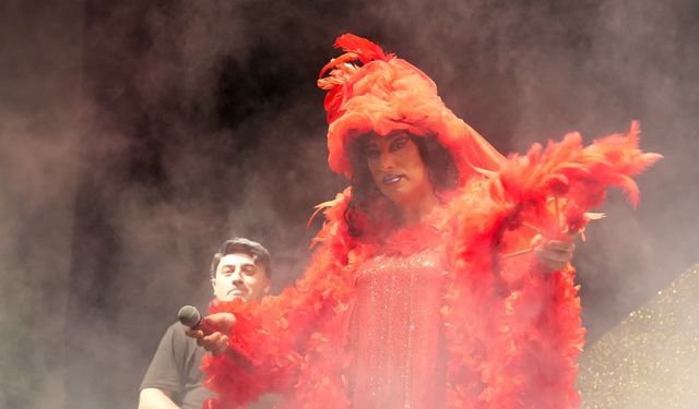 ÜNLÜ SHOW'A BÜYÜK İLGİ