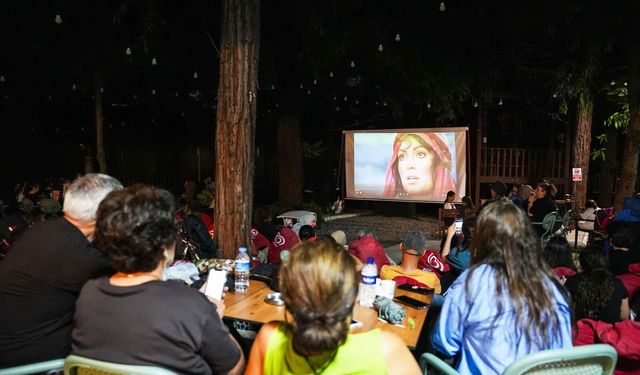 ORTAHİSAR’DA ‘GECE SİNEMASI’YLA NOSTALJİ DOLU AKŞAMLAR BAŞLADI