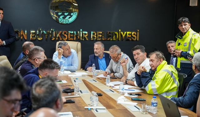 ORTAHİSAR BELEDİYESİ, YAĞIŞTAN ETKİLENEN BÖLGELERDE YOĞUN ÇALIŞMALAR YÜRÜTÜYOR