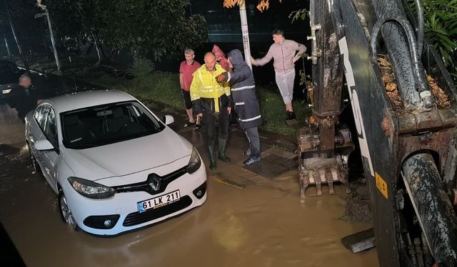 ARSİN’DE AŞIRI YAĞIŞ SONRASI EKİPLER SEFERBER OLDU