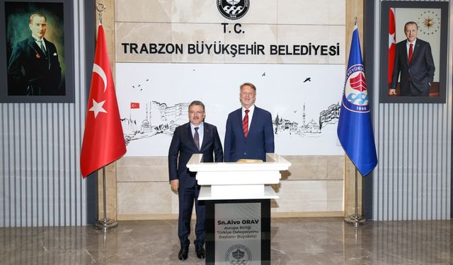 BAŞKAN GENÇ, TRABZON’UN POTANSİYELİNİ BÜYÜKELÇİLERE ANLATTI