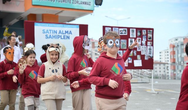 BÜYÜKŞEHİR'DEN HAYVAN SEVGİSİ İÇİN RENKLİ ETKİNLİK