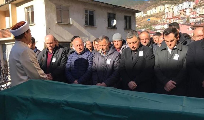 Beşikdüzü ilçesinde dalgalara kapılan Uğurcan Korkmaz Gümüşhane'de toprağa verildi