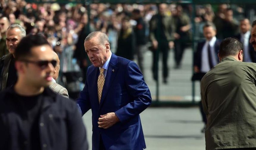 Cumhurbaşkanı Recep Tayyip Erdoğan, oyunu Üsküdar’da kullandı