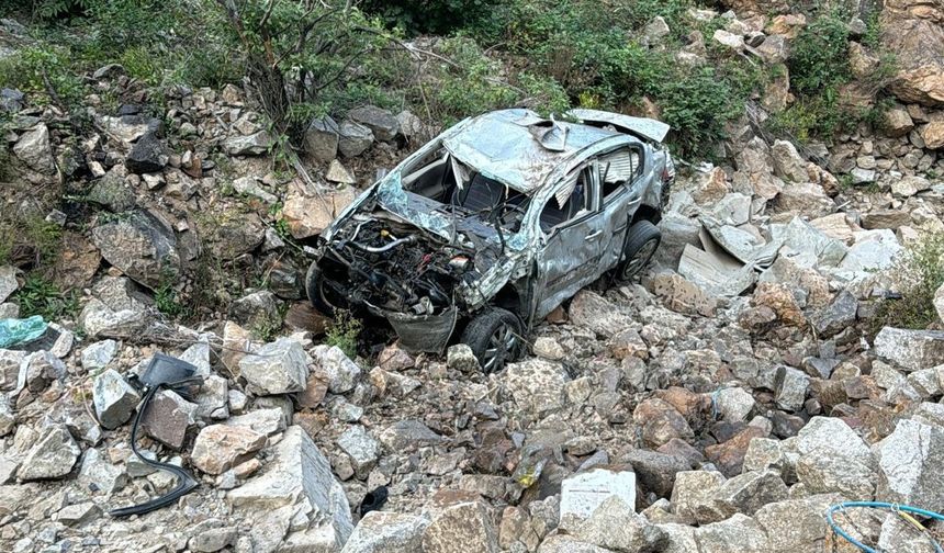 Ordu'da otomobil uçuruma yuvarlandı: 1 ölü, 2 yaralı