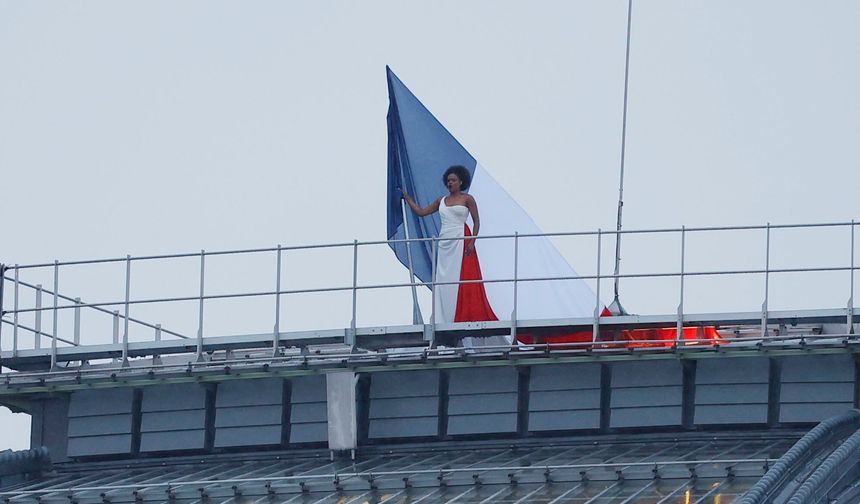 Paris 2024 Olimpiyat Oyunları görkemli bir törenle açıldı