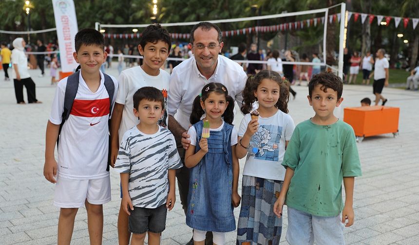YAZ AKŞAMLARINA YAKIŞIR BİR ETKİNLİK OLDU
‘Spor Şöleni Çocuk Şenliği’ne katılan çocuklar ve ebeveynler, Akçaabat Belediye Başkanı Osman Nuri Ekim’e teşekkür ederek bu etkinliğin yaz akşamlarına yakışır, hem eğlenceli hem de eğitici bir etkinlik olduğunu dile getirdiler. Etkinliğe katılan çocuklar ve ebeveynleri, Sahil Park’ta düzenlenen Spor Şöleni Çocuk Şenliği etkinliğini çok beğendiklerini ve mutlaka devamının gelmesini istediklerini de sözlerine eklediler. 
