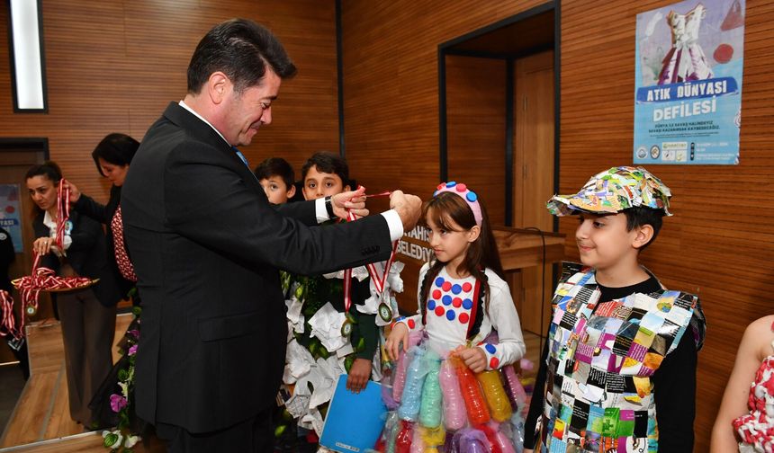 Ortahisar Belediyesi, Atık Dünyası Çocuk Defilesine ev sahipliği yaptı