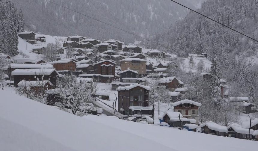 Ayder Yaylası’ndan kar manzaraları