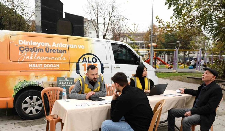 Büyükşehir Bafra’da vatandaşın sesine kulak veriyor