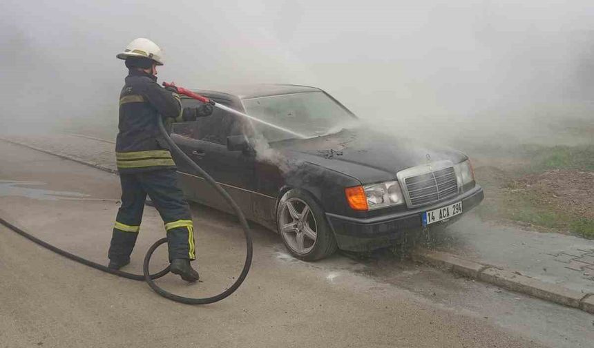 Seyir halindeki otomobilde yangın