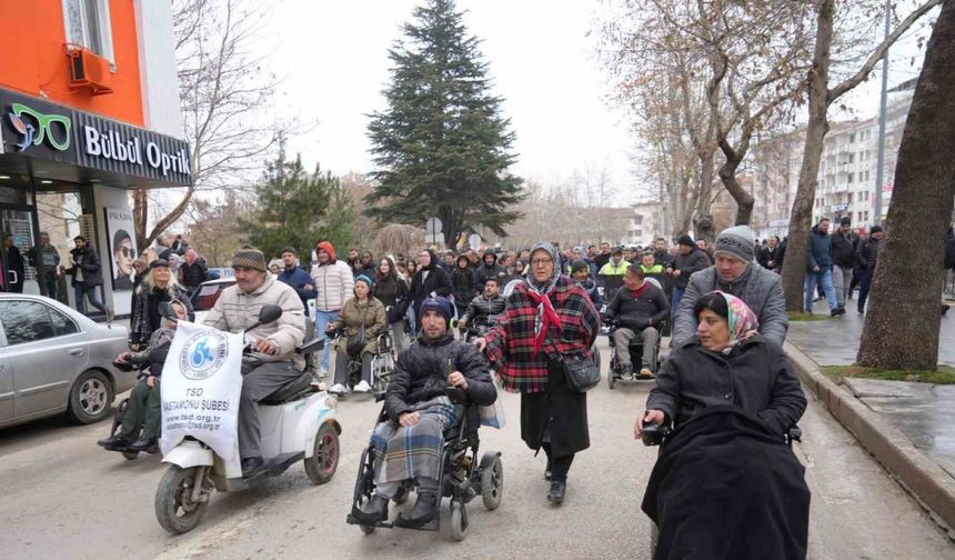 Engelliler Günü’nde farkındalık için yürüdüler