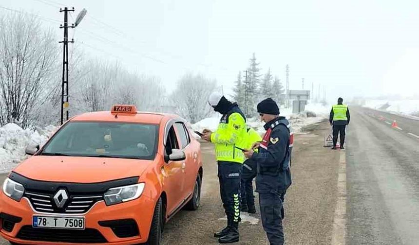 Jandarma ekiplerinden kış lastiği denetimi