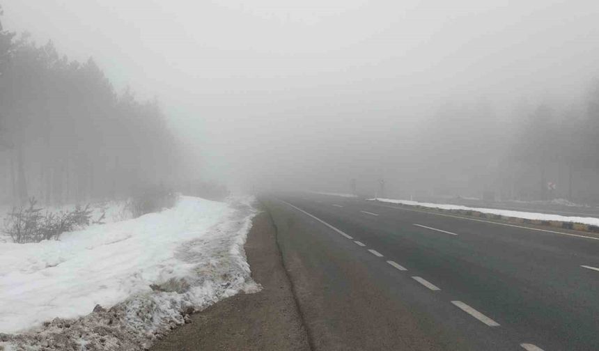 Karabük- Bartın kara yolu sisle kaplandı