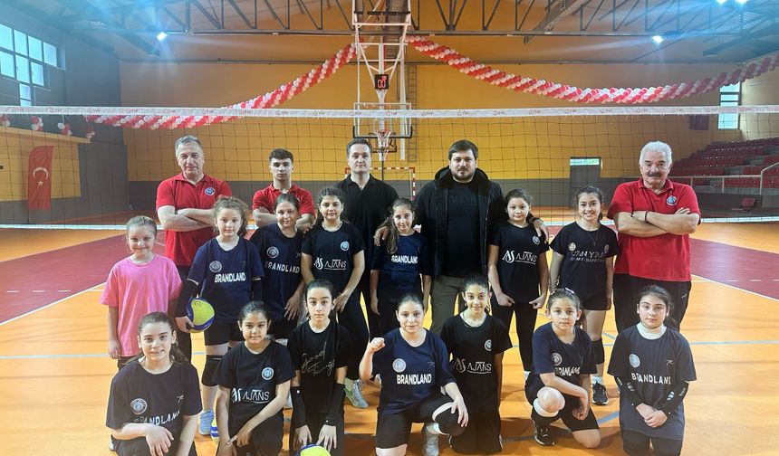 Bordo Mavi 61 Spor Kulübü’nün altyapısı, gün geçtikçe büyüyor