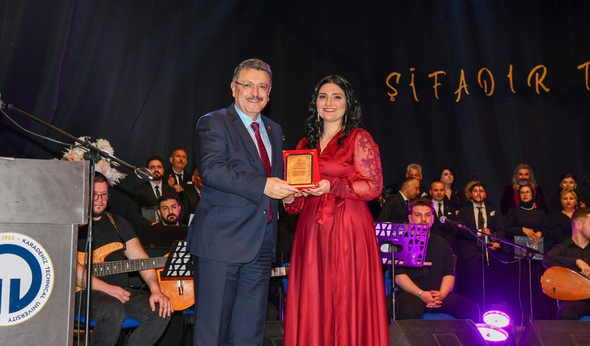 “Şifadır Türküler” gecesi Trabzon’da müzikseverleri mest etti