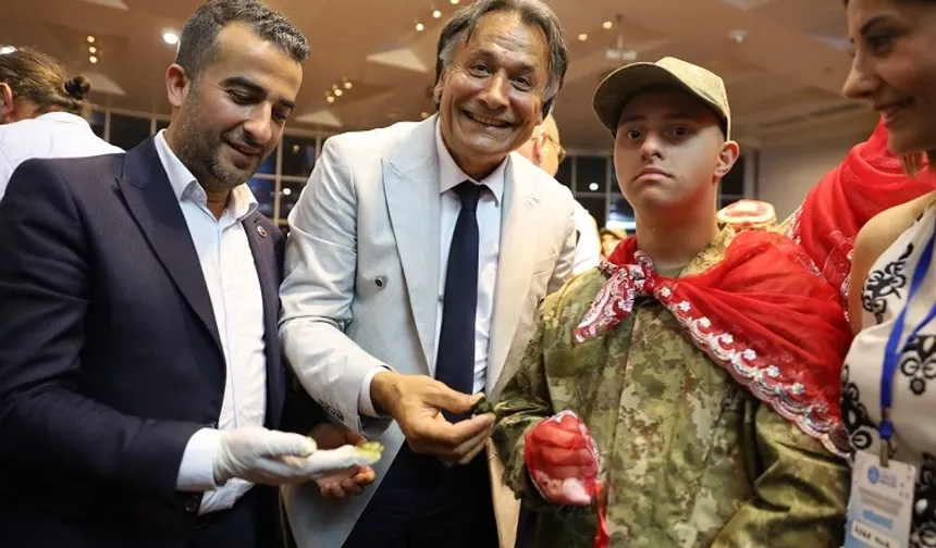 Bursa’da ‘özel askerler’ için kına eğlencesi