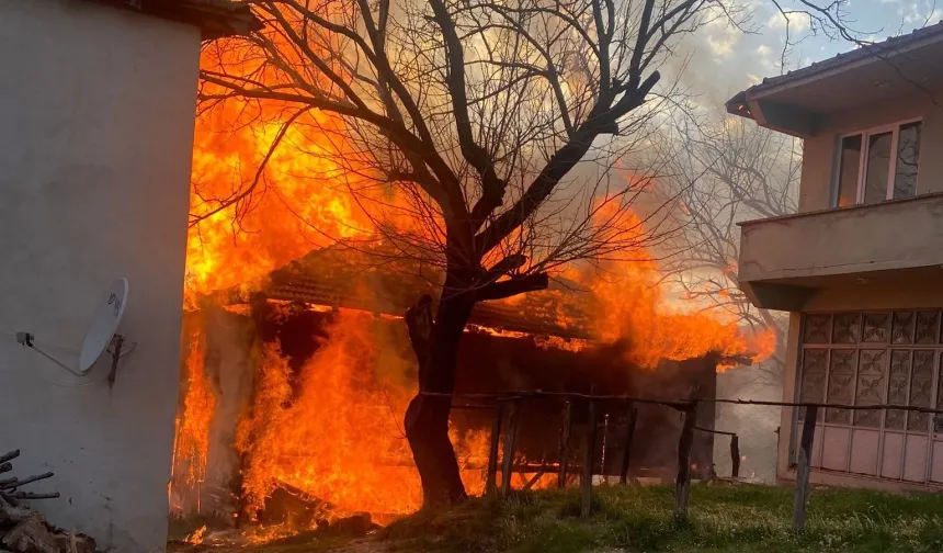 Düzce Yığılca'da ev ve traktör yandı
