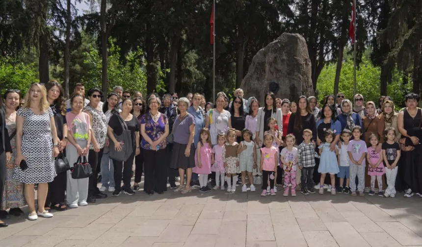 İzmirli annelere en özel kutlama
