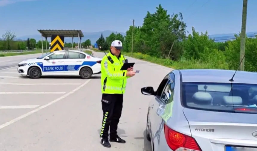 Trafik denetimlerinde rekor! 496 bin araca ceza kesildi!