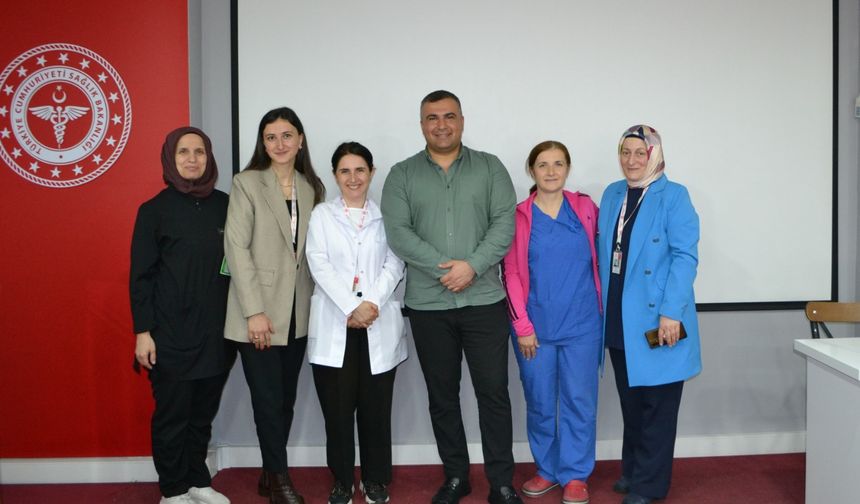 Avrasya Üniversitesi’nden sağlık çalışanlarına “İletişim ve empati” konulu eğitim