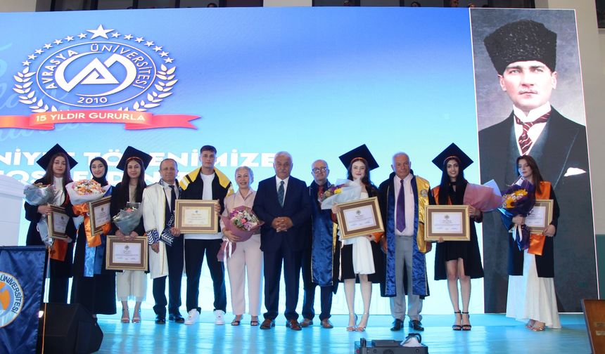 Avrasya Üniversitesi'nin 15. Kuruluş Yılında Muhteşem Mezuniyet Töreni
