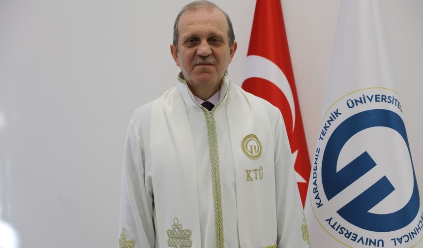 KTÜ Rektörü Çuvalcı: “15 Temmuz’un 9. yılında şehitlerimizi rahmetle anıyoruz”