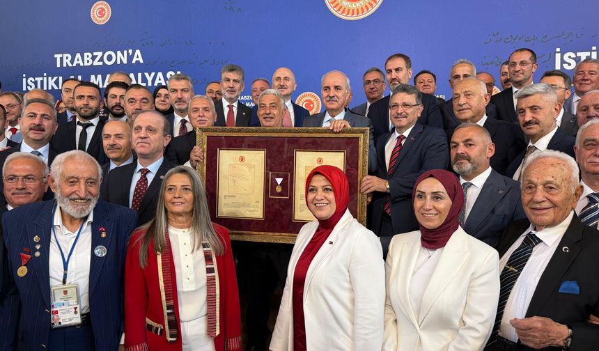 101 yıl sonra gelen İstiklal Madalyası Trabzon’a takdim edildi