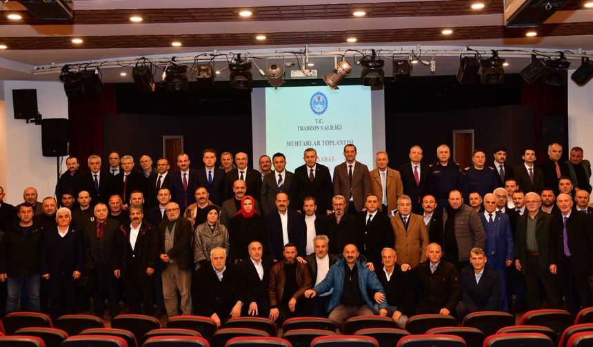 Vali Tahir Şahin, mahalle muhtarlarıyla toplantıda bir araya geldi.