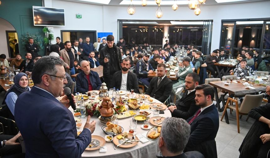 Başkan Genç sahurda buluştuğu gençlere seslendi