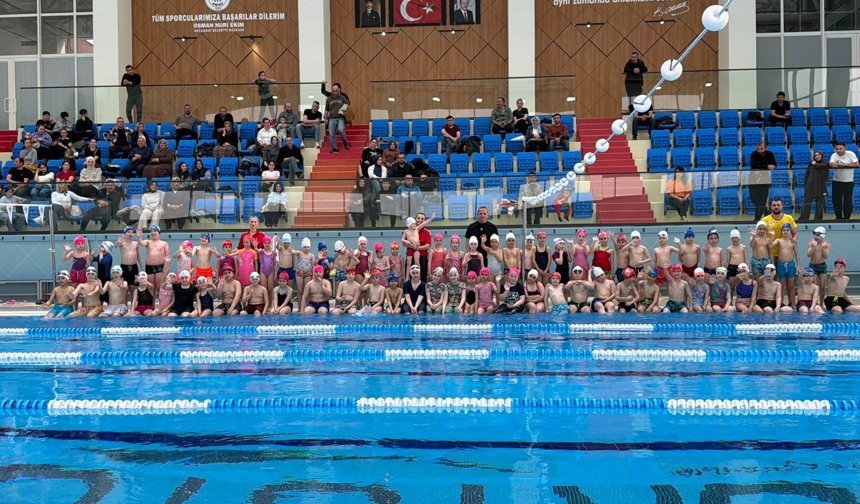 Akçaabat Belediyesi Yüzme Kursu İlk Kursiyerlerini Uğurladı