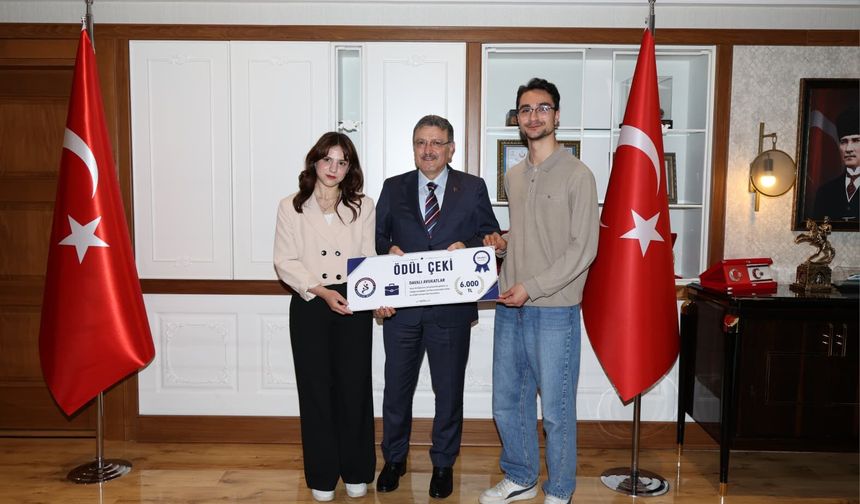 Başkan Genç, Başarılı Hukuk Öğrencilerini Ödüllendirdi