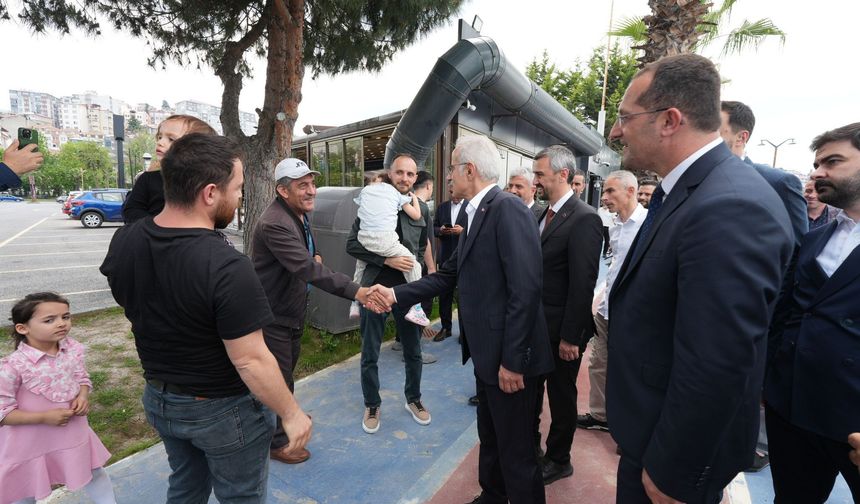 Bakan Uraloğlu, Sahilde Vatandaşlarla Bayramlaştı