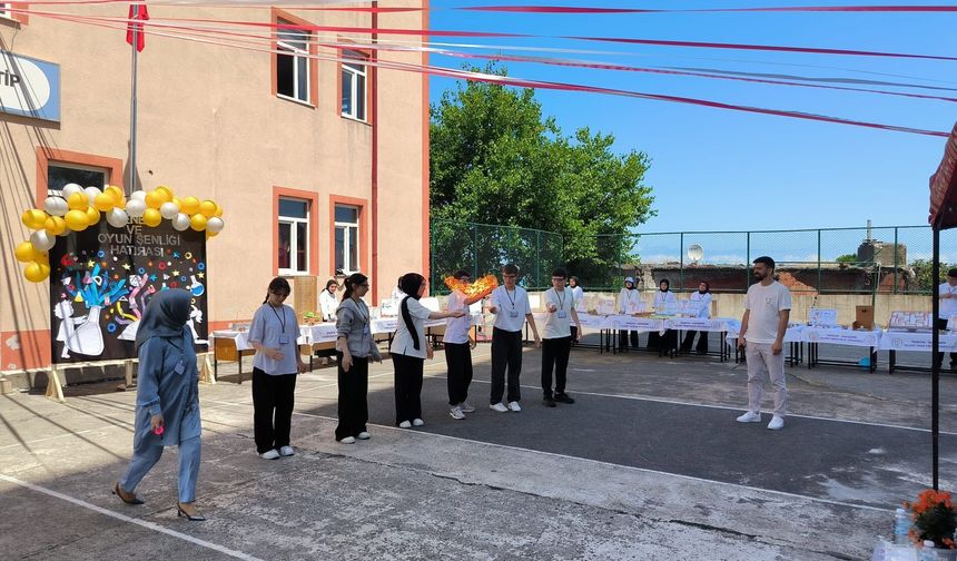 YALIKÖY İMAM HATİP ORTAOKULU’NDA DENEY VE OYUN ŞENLİĞİ COŞKUSU