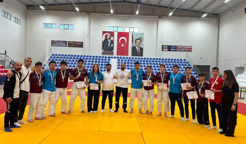 DÜZKÖY’DEN TARİHİ BAŞARI