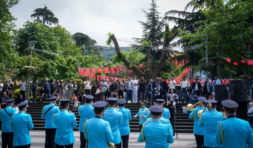 MEYDAN PARKI'NDA MEHTER COŞKUSU