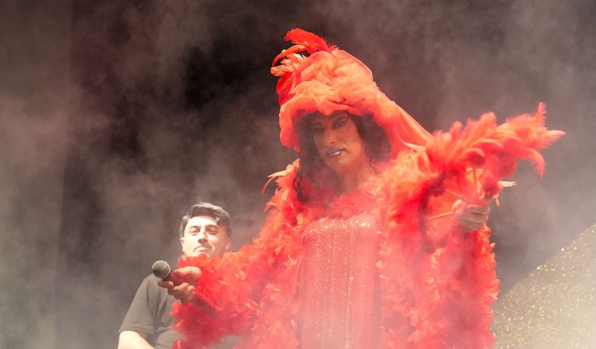 ÜNLÜ SHOW'A BÜYÜK İLGİ