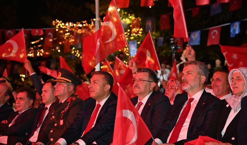 BAŞKAN GENÇ: “TRABZON, 15 TEMMUZ GECESİ DEMOKRASİYE SAHİP ÇIKTI”
