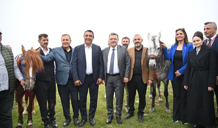 TRABZON GÜMÜŞHANE ŞENLİKTE BULUŞTU