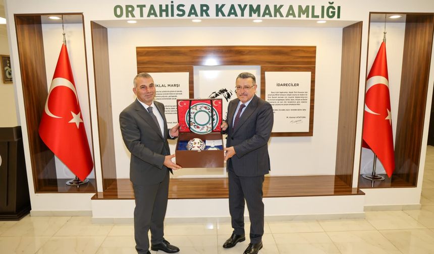 BAŞKAN GENÇ’TEN ORTAHİSAR KAYMAKAMI KOTAN’A HAYIRLI OLSUN ZİYARETİ