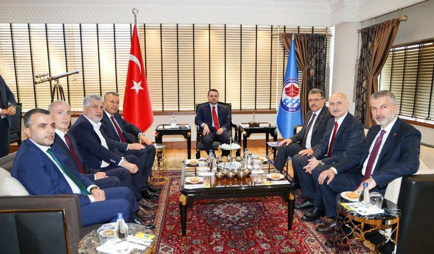 BAKAN GÜRLEK’TEN TRABZON BÜYÜKŞEHİR BELEDİYESİ’NE ZİYARET