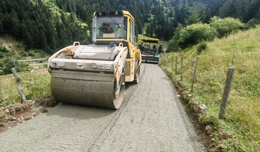TRABZON’DA 4 İLÇEDE 13 KİLOMETRELİK YOL KURU BETONLA KAPLANDI