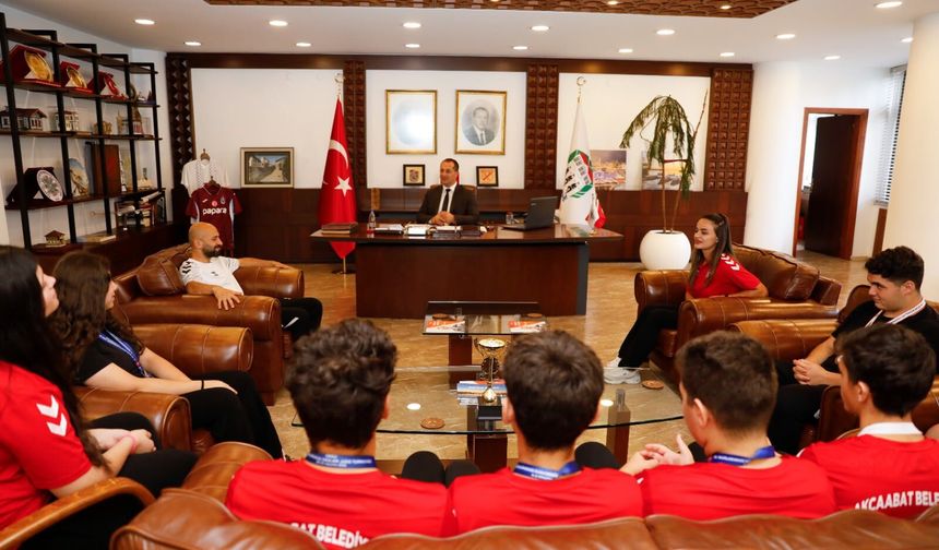 BAŞKAN EKİM BAŞARILI JUDOCULARLA BİR ARAYA GELDİ