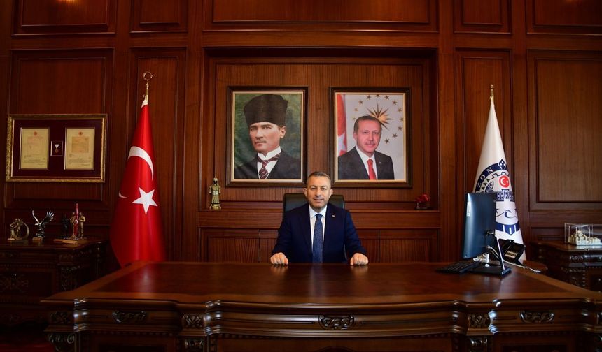 VALİ ŞAHİN: BİRLİK VE BERABERLİK HİSSİYATI İÇERİSİNDE KUTLAMANIN ONUR VE GURURUNU YAŞIYORUZ.