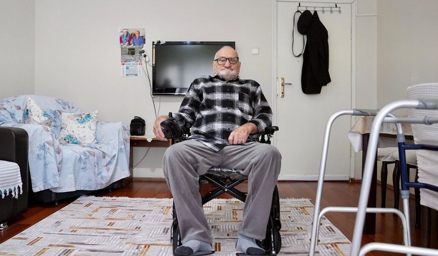BAŞKAN AHMET KAYA’DAN AKÜLÜ SANDALYE DESTEĞİ