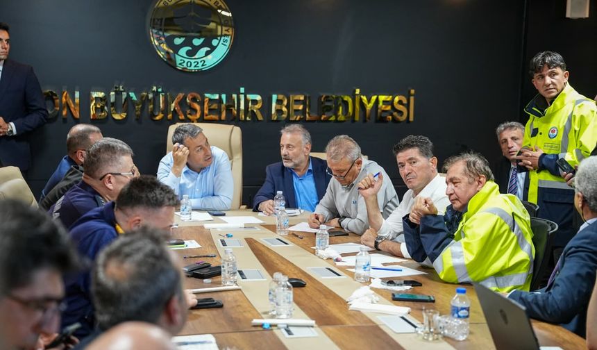 ORTAHİSAR BELEDİYESİ, YAĞIŞTAN ETKİLENEN BÖLGELERDE YOĞUN ÇALIŞMALAR YÜRÜTÜYOR