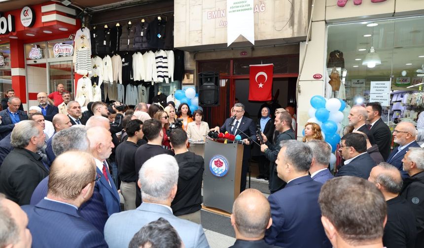 BAŞKAN GENÇ: MEDENİYETİMİZİN DEĞERLERİNİ GENÇLİĞİMİZE AKTARMALIYIZ