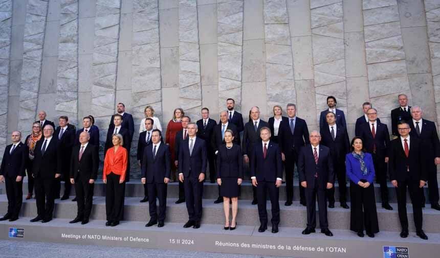 Bakan Güler, NATO Savunma Bakanları aile fotoğrafına katıldı